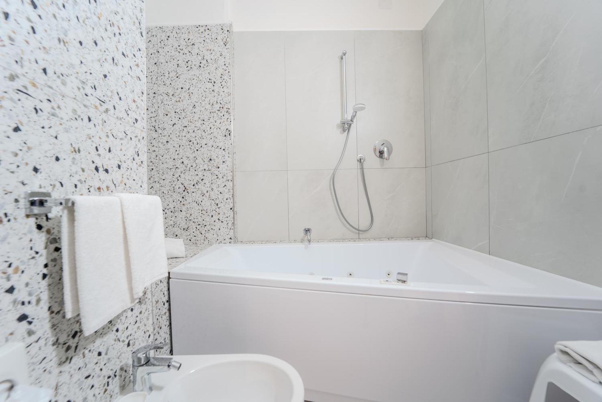 מודנה Hotel Donatello מראה חיצוני תמונה