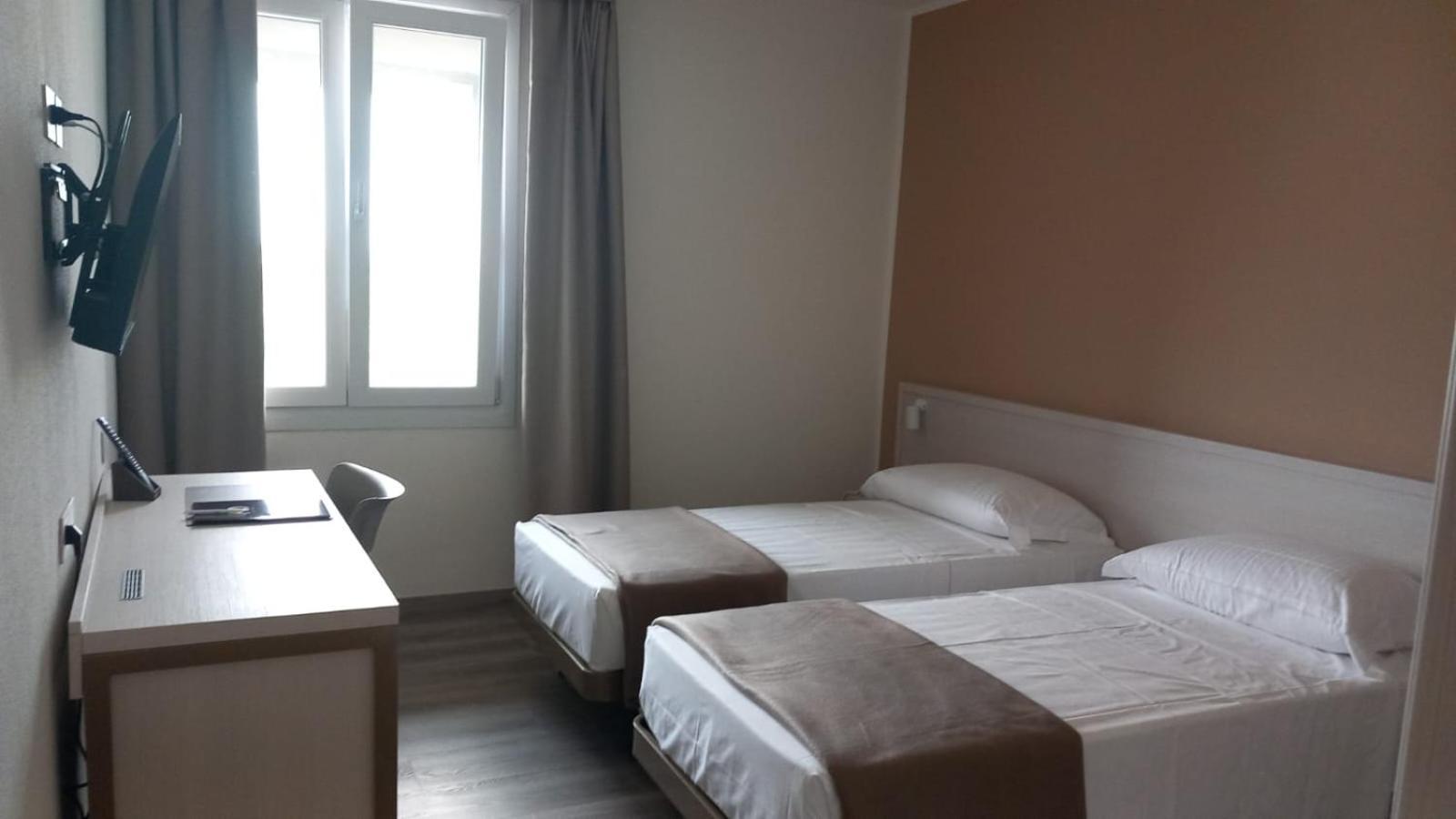 מודנה Hotel Donatello מראה חיצוני תמונה