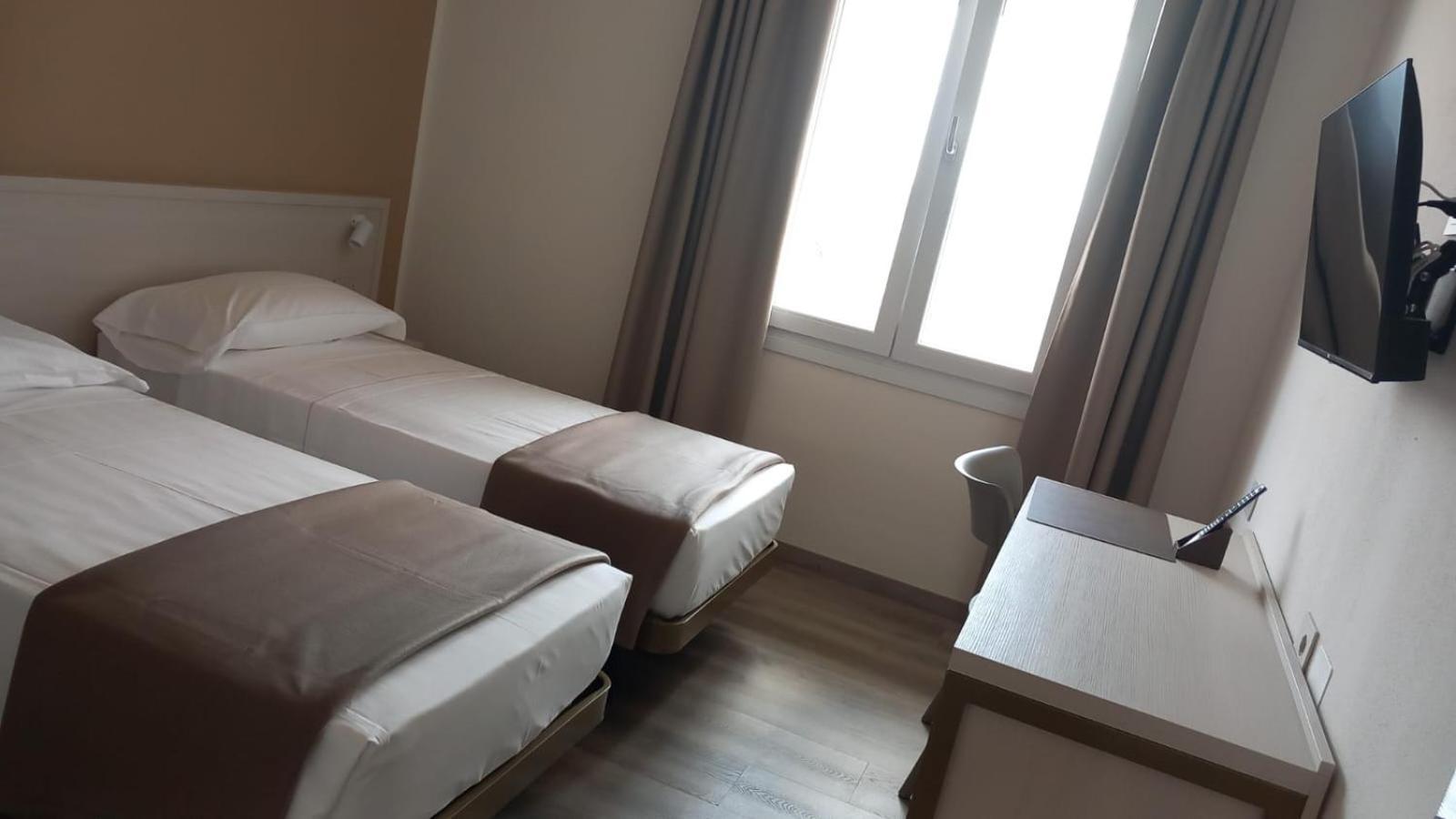 מודנה Hotel Donatello מראה חיצוני תמונה