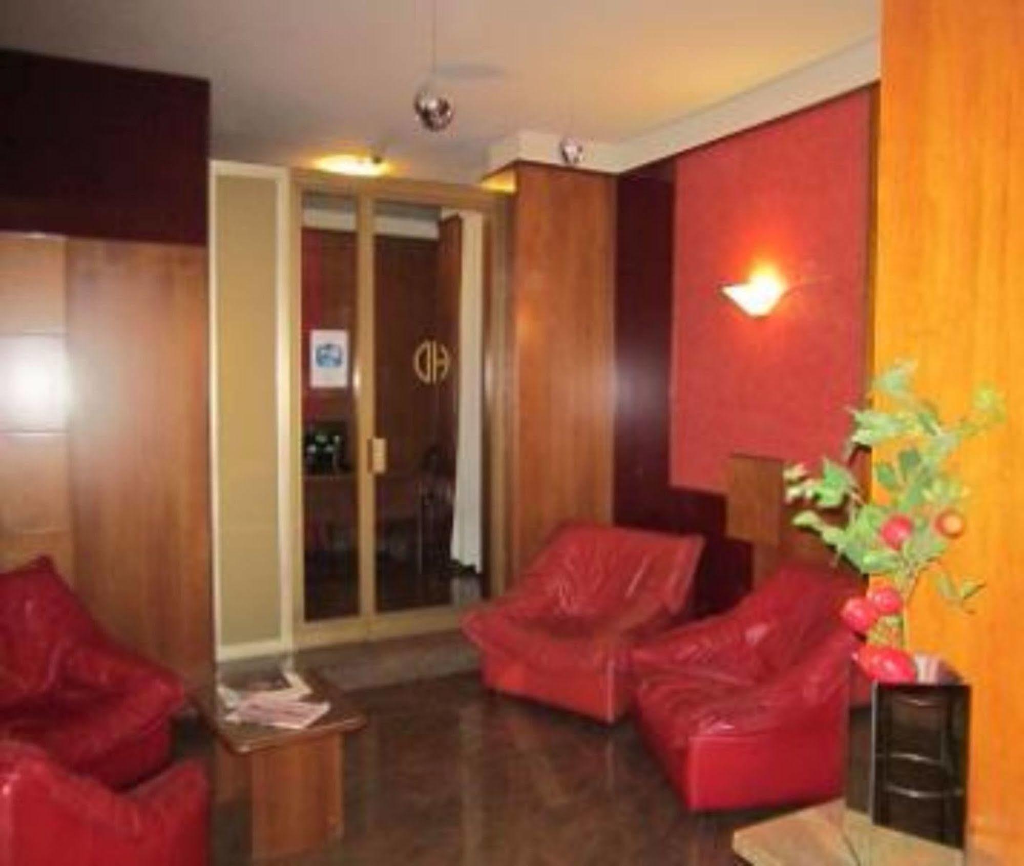 מודנה Hotel Donatello מראה חיצוני תמונה